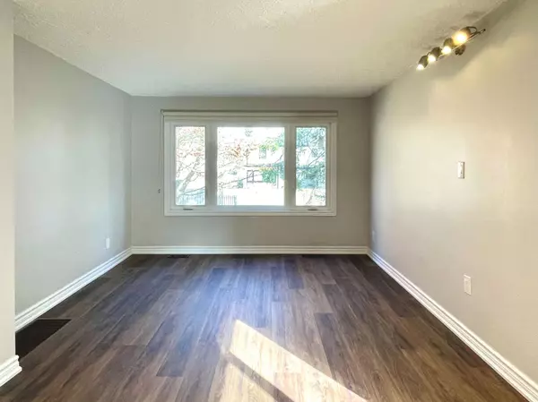 Mississauga, ON L4Y 1T4,2081B Snow CRES