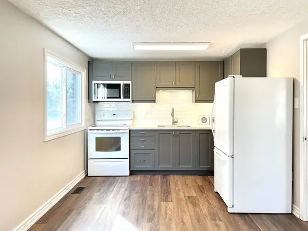 Mississauga, ON L4Y 1T4,2081B Snow CRES