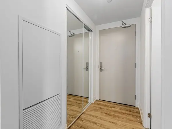 Toronto W08, ON M9B 0E4,30 Gibbs RD #2109