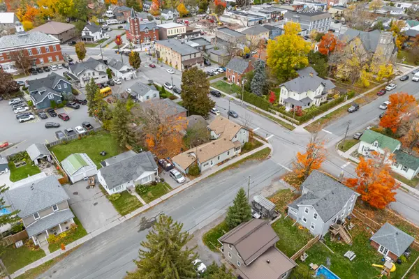 Selwyn, ON K0L 2H0,15 Albert ST