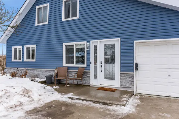 Guelph, ON N1E 2P2,7 Normandy DR