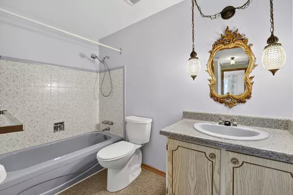 Hamilton, ON L8K 5L4,18 Fairway DR