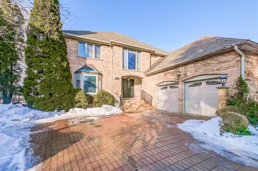 4261 Bridlepath TRL, Mississauga, ON L5L 3K3