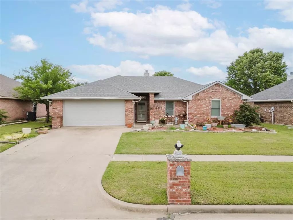 Ennis, TX 75119,1003 E Burnett Street