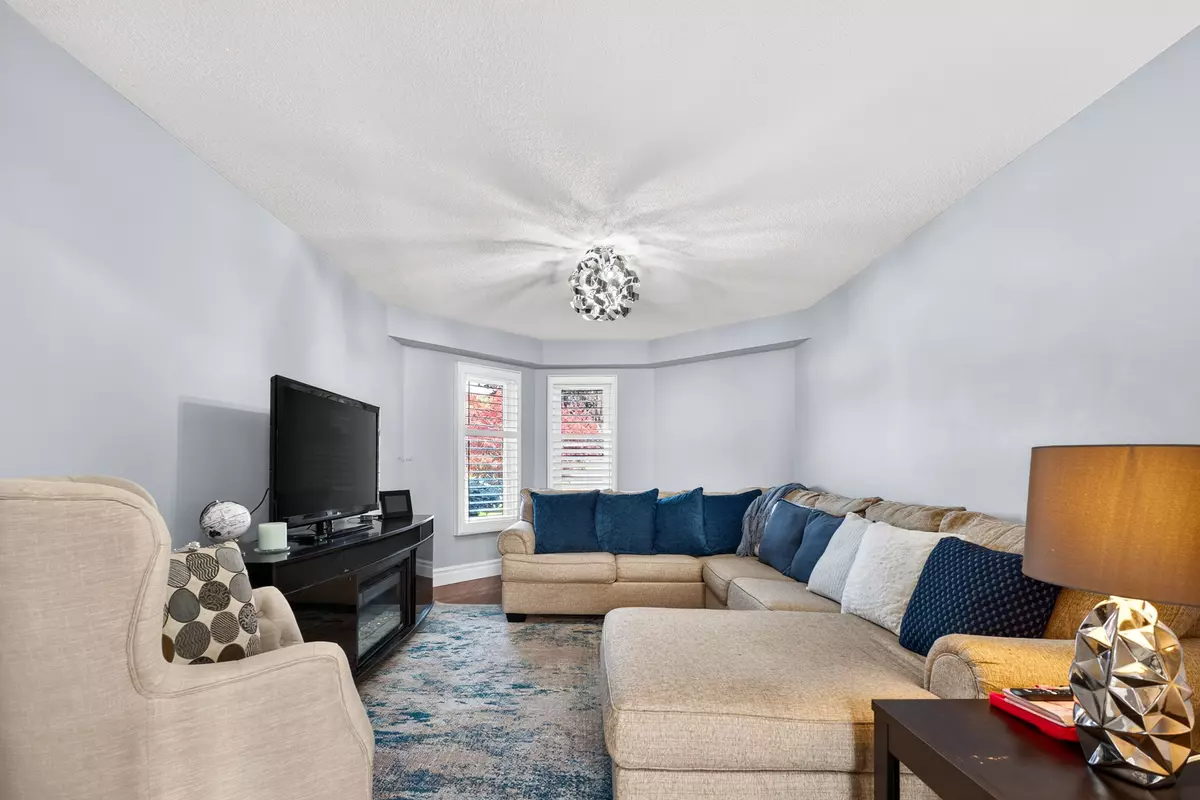 Oshawa, ON L1K 2E5,1037 Sandcliff DR E