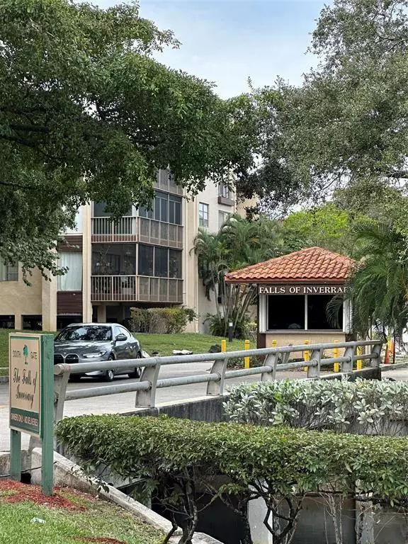 Lauderhill, FL 33319,6201 N Falls Circle Dr #209