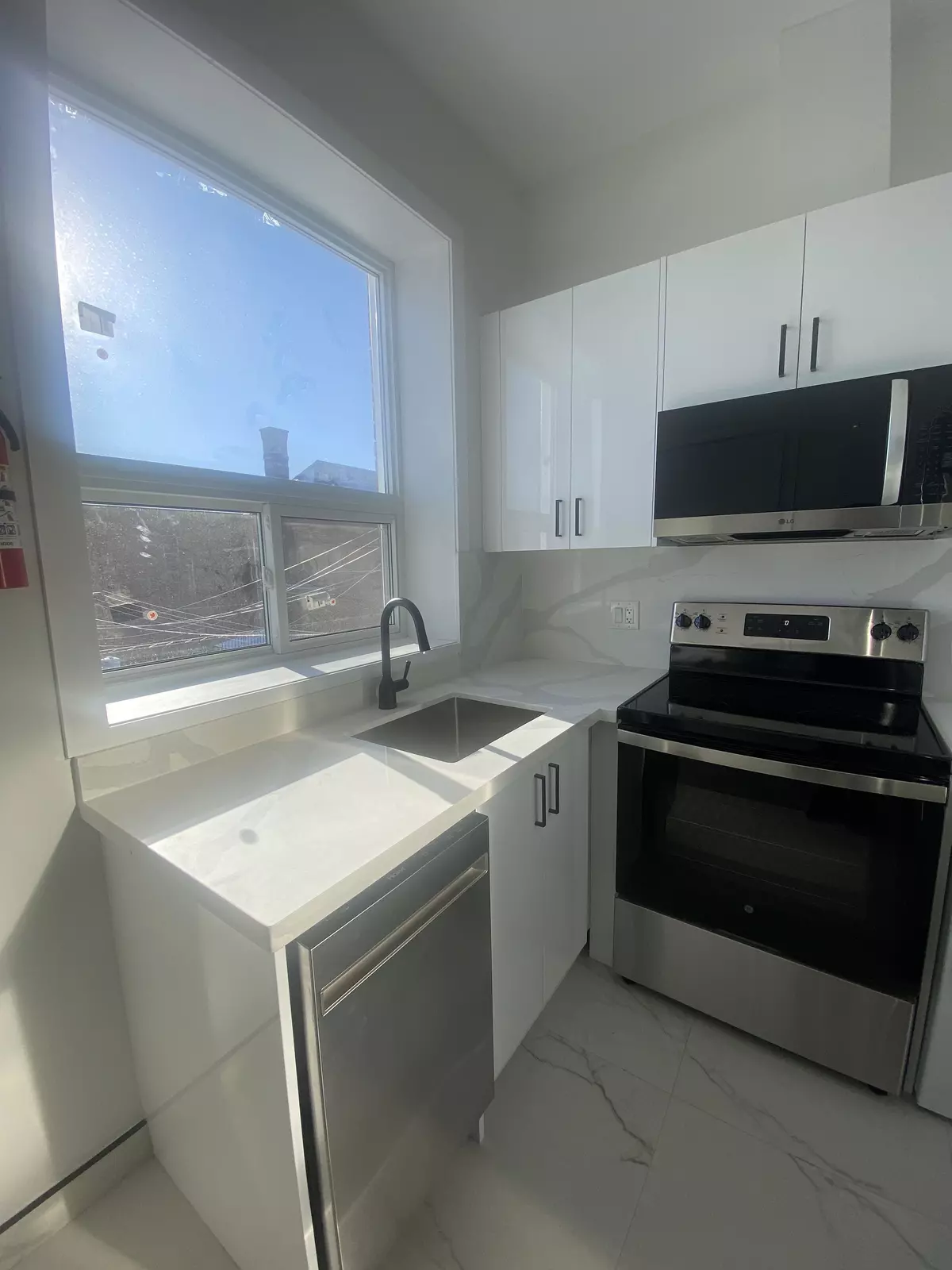 Toronto W02, ON M6H 2H5,1359 Davenport RD #102