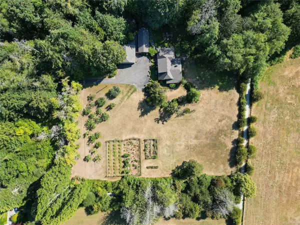 1695 Cultra Ave, Central Saanich, BC V8M 1T1