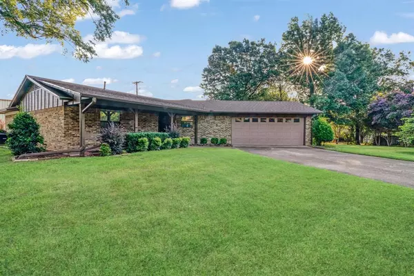 225 34th Street SE, Paris, TX 75460