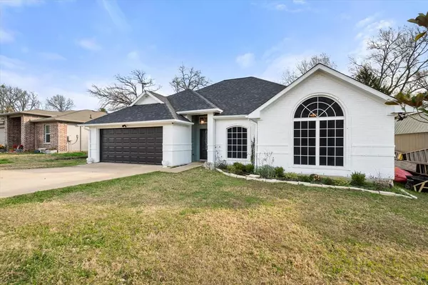 460 Admiral Drive, Gun Barrel City, TX 75156