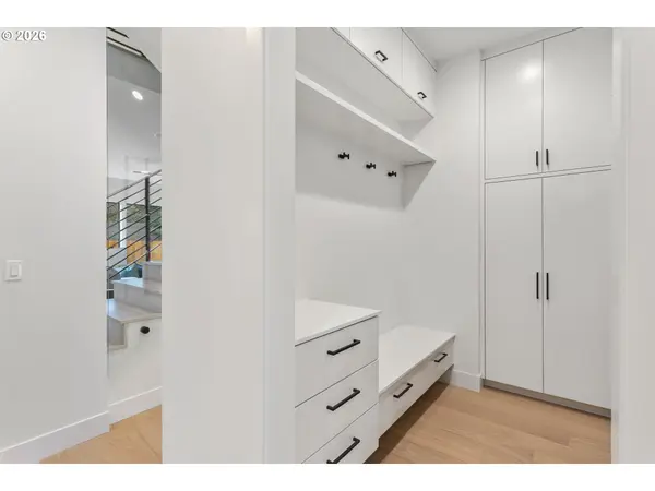 West Linn, OR 97068,4977 SUMMIT ST