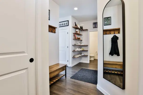 Lethbridge, AB T1H 7G5,158 Greywolf RD N