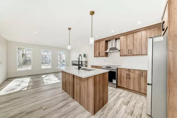 Calgary, AB T3K1A2,946 Berkley DR NW