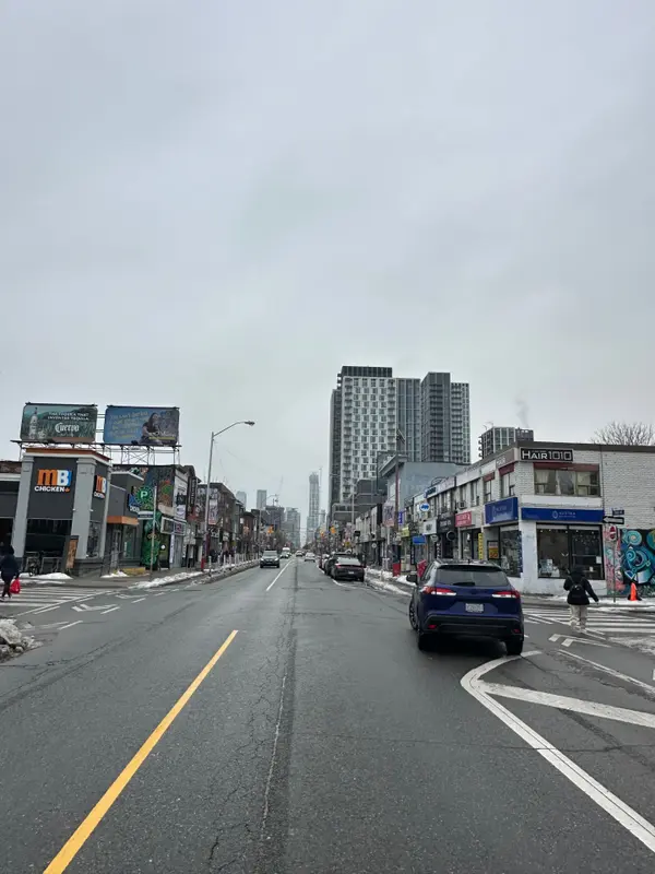 Toronto C01, ON M6G 1L1,647 Bloor ST W