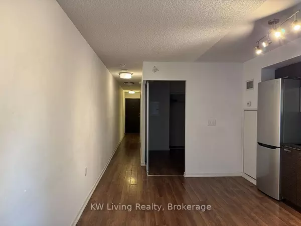 Toronto C01, ON M6J 0C7,36 Lisgar ST #207