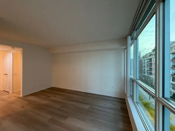 Toronto C02, ON M4W 3S8,942 Yonge ST #504