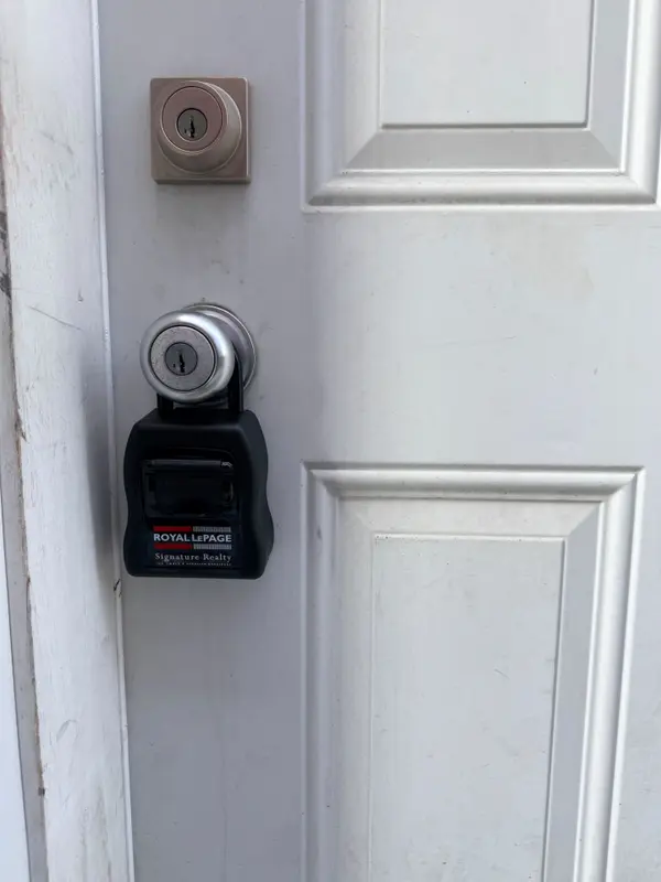 Toronto E01, ON M4L 2S3,63 Billings AVE