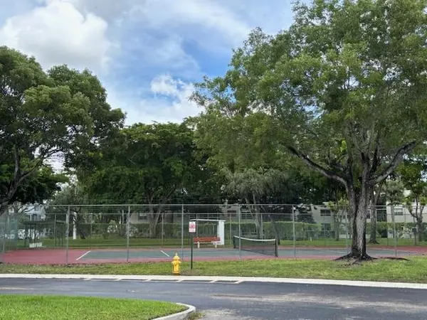 Tamarac, FL 33321,9525 W Mcnab Rd #107