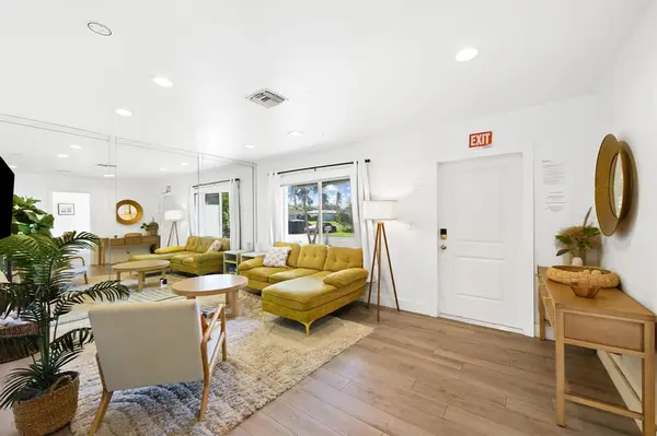 Hollywood, FL 33021,824 N Golf Drive