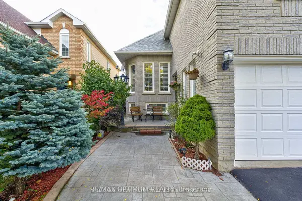 Brampton, ON L6Z 4V3,3 Sweet Briar LN