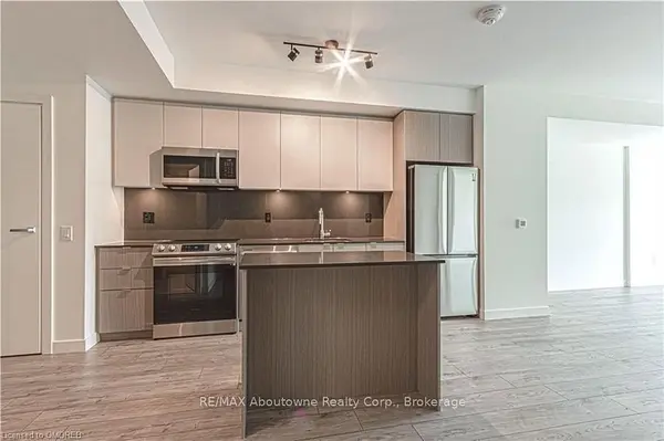 Oakville, ON L6L 3C1,133 Bronte RD #B0102