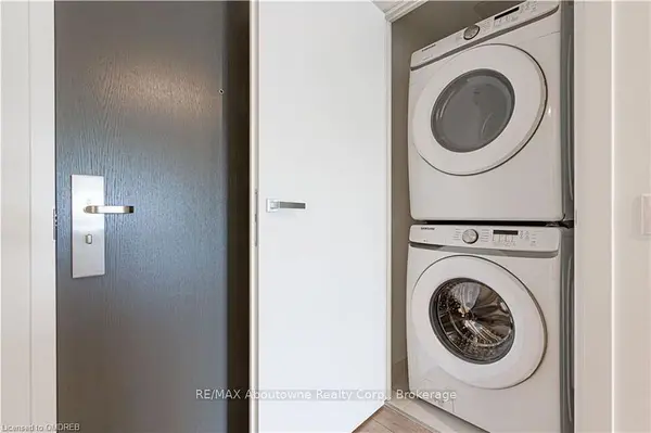 Oakville, ON L6L 3C1,133 Bronte RD #B0102