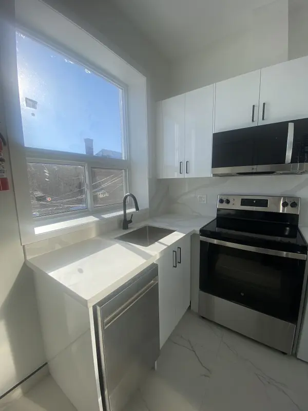 1359 Davenport RD #102, Toronto W02, ON M6H 2H5