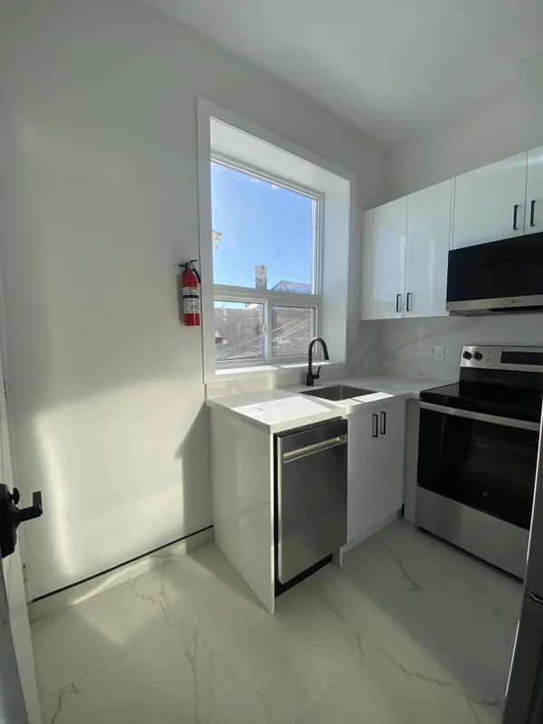 Toronto W02, ON M6H 2H5,1359 Davenport RD #102