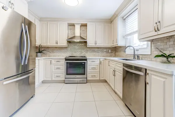 Brampton, ON L6Z 4C5,13 Petworth RD