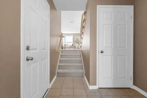 Hamilton, ON L8J 3V8,800 Paramount DR #40