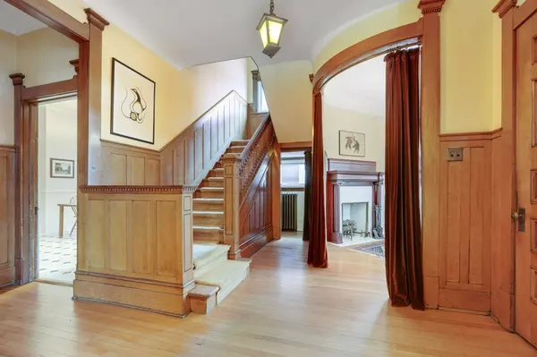 Ottawa Centre, ON K2P 1K7,137 Cartier ST