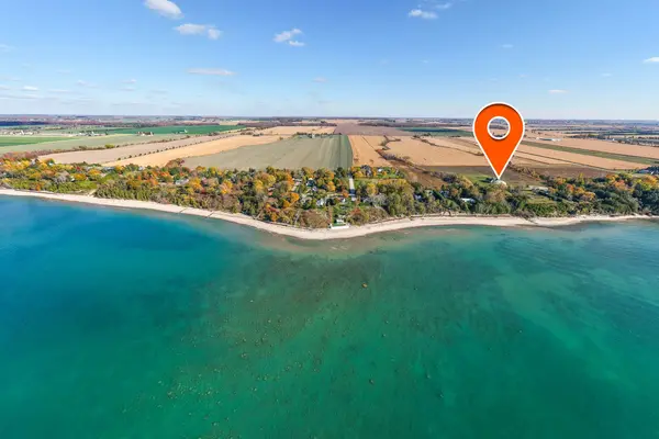 Bluewater, ON N0M 2T0,73952 Durand ST