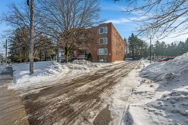 Waterloo, ON N2L 1W7,401 Erb ST #301