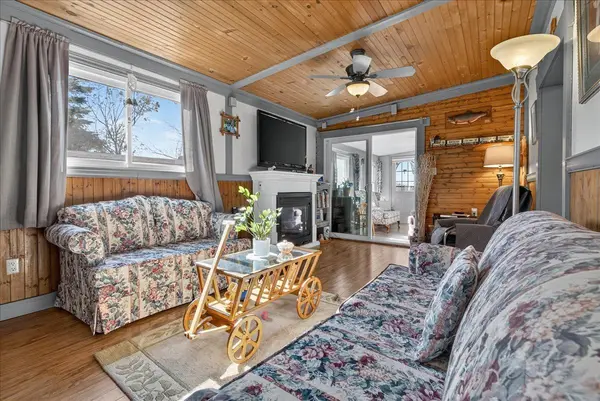 West Grey, ON N0G 1R0,302694 Douglas ST #61