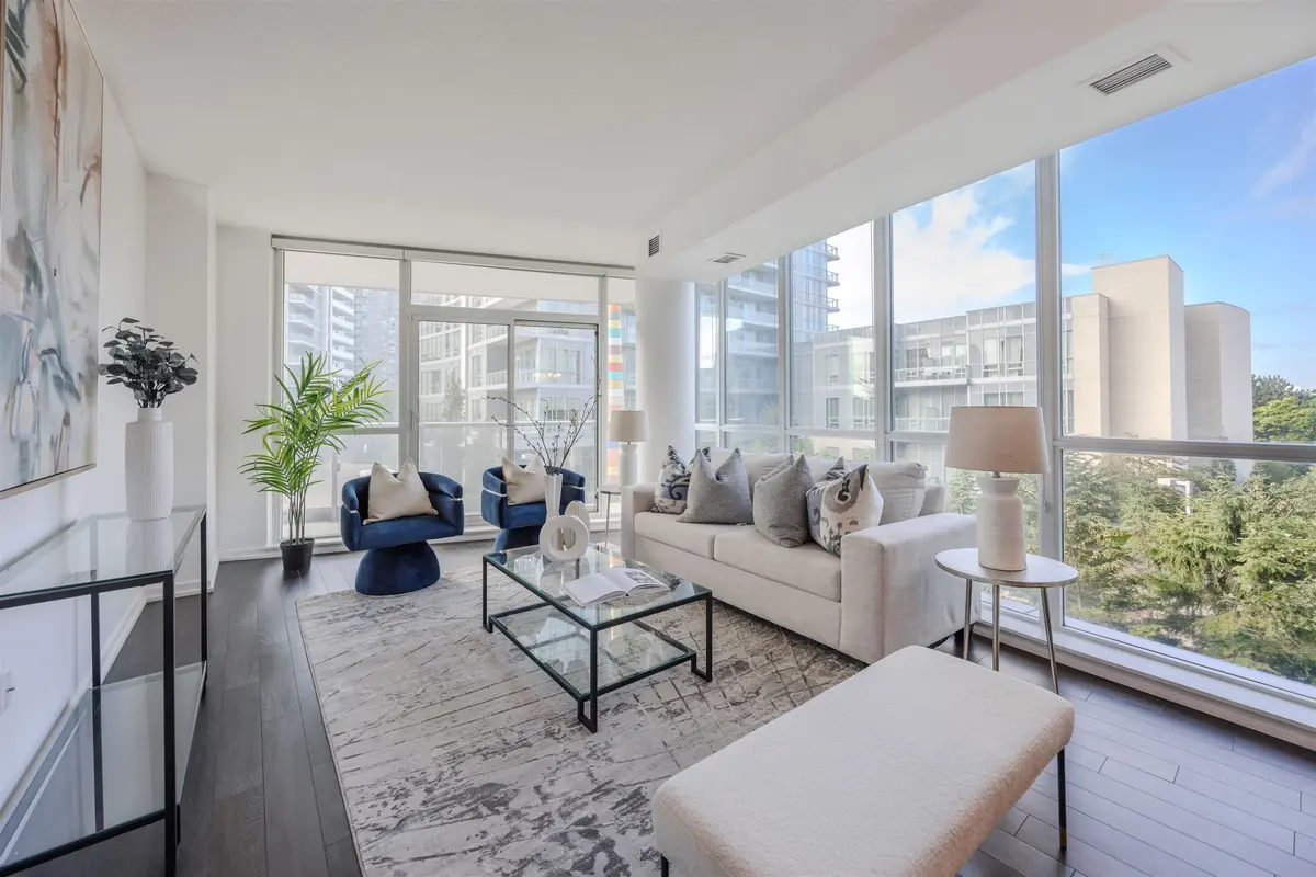 Toronto C15, ON M2J 0A9,70 Forest Manor RD #206