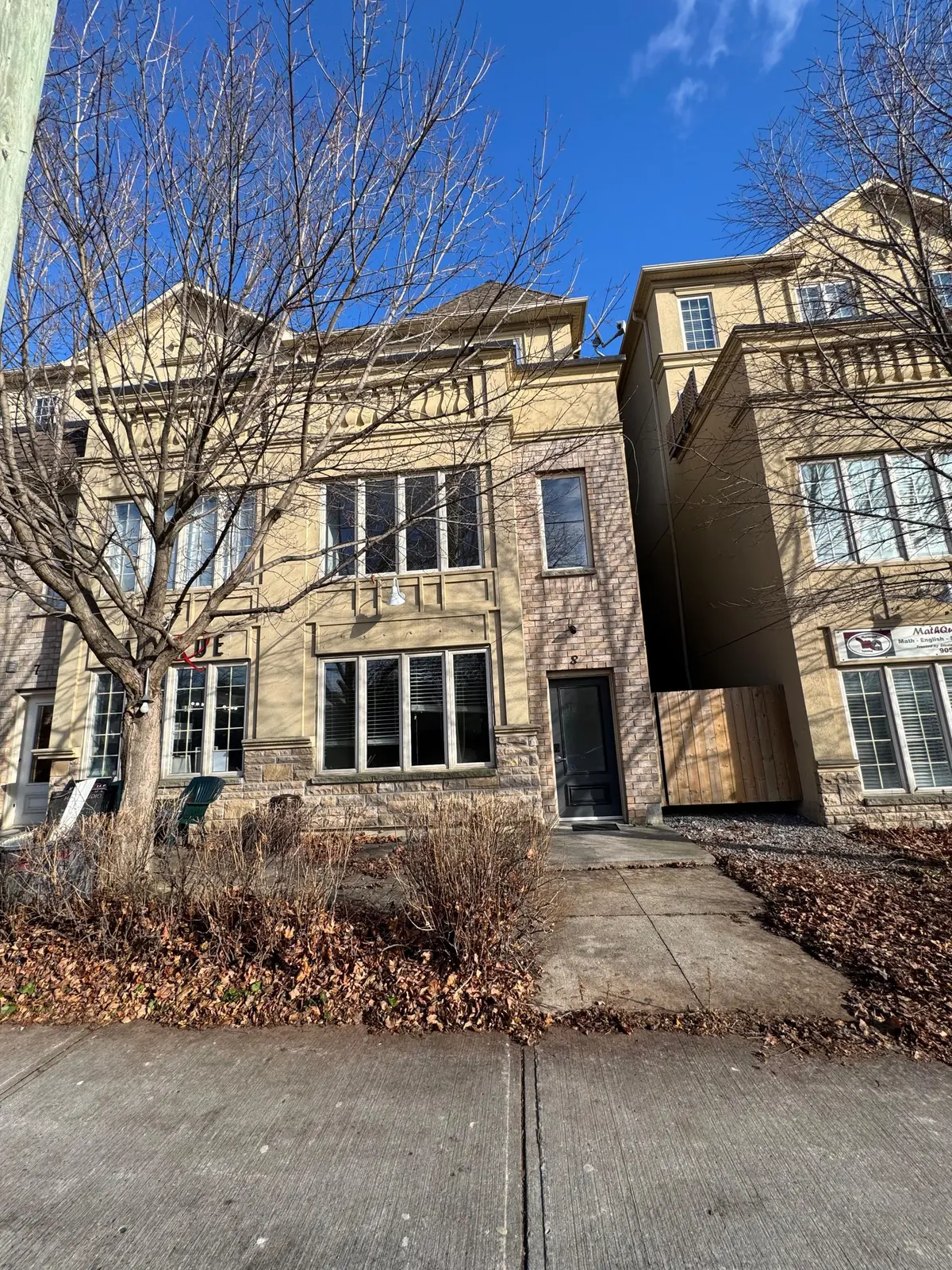 Pickering, ON L1W 0A2,1250 St. Martins DR E #8