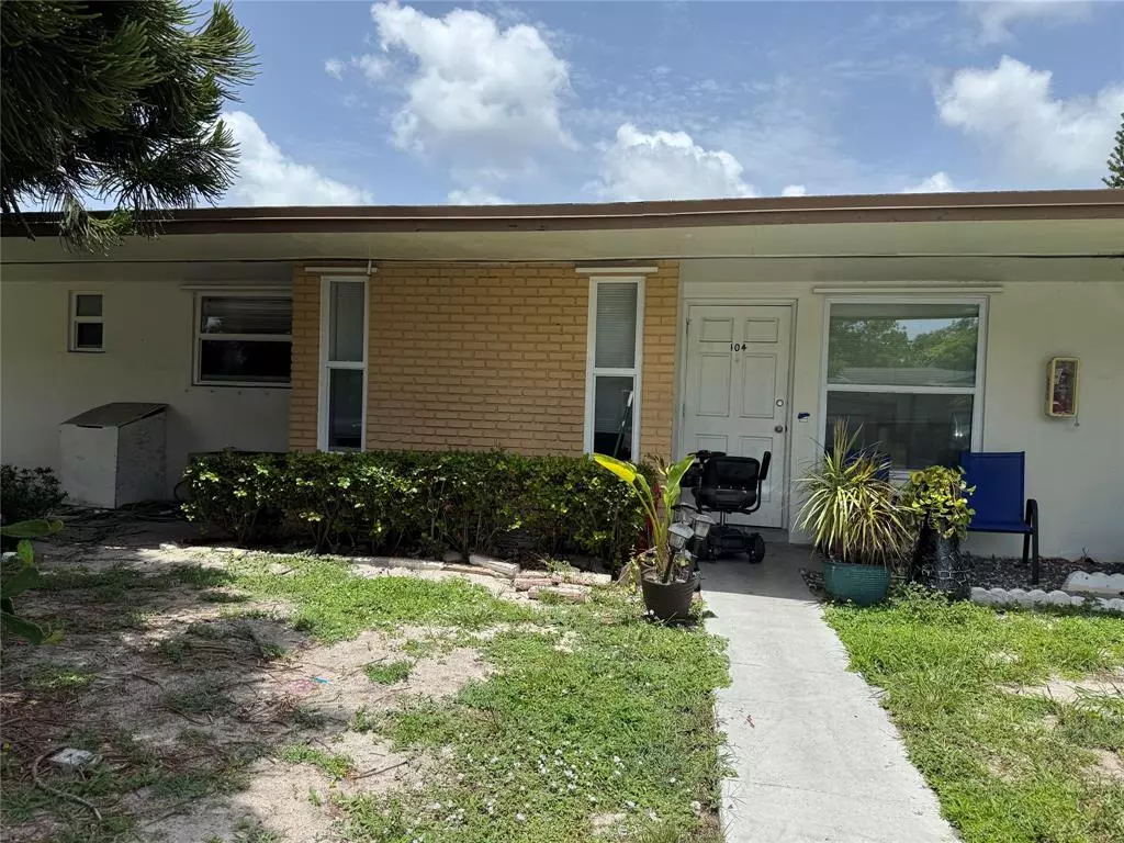 Lauderdale Lakes, FL 33313,3033 NW 43th Ave #104