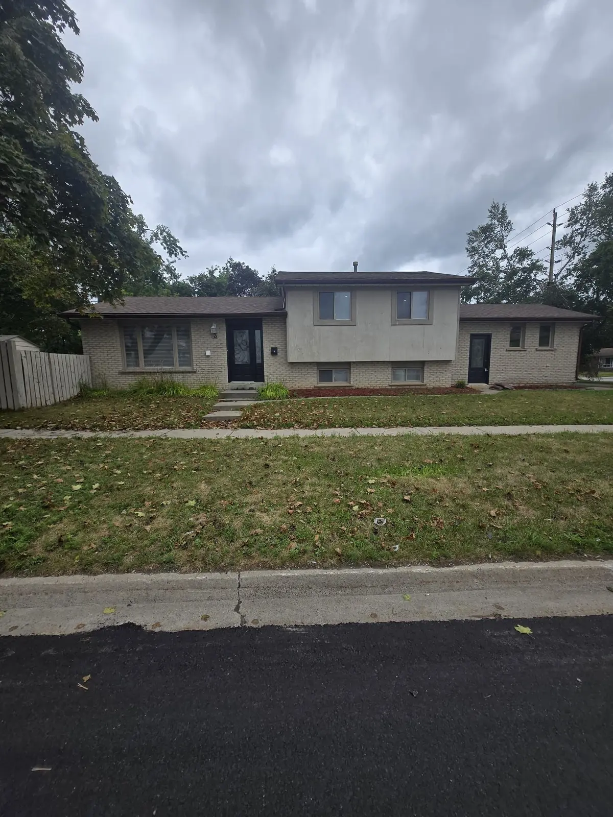 Barrie, ON L4M 5J3,3 Sylvia ST