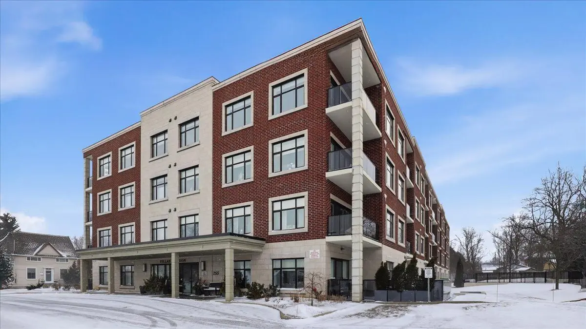 Stratford, ON N5A 0G7,255 John ST N #107