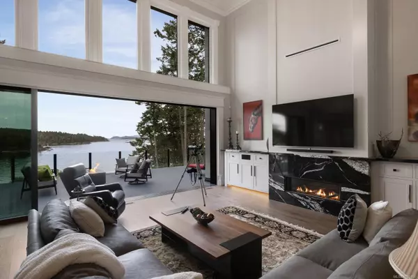 10865 Fernie Wynd Rd, North Saanich, BC V8L 5H8