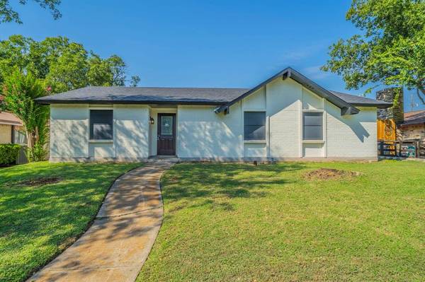 3305 Country Road,  Grand Prairie,  TX 75052