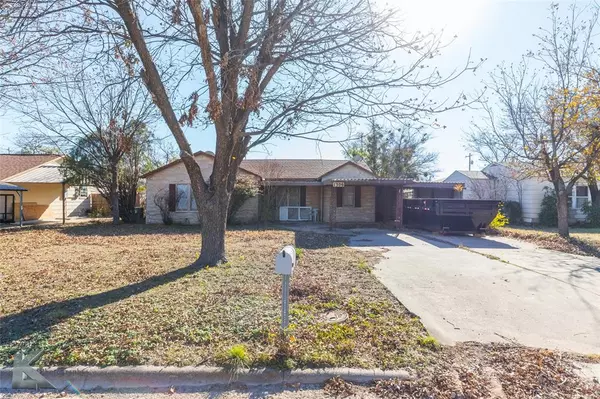 1306 Landon Street, Stamford, TX 79553