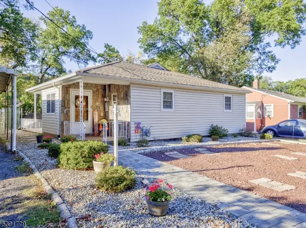 16 Garrabrant Rd, Clifton City, NJ 07013