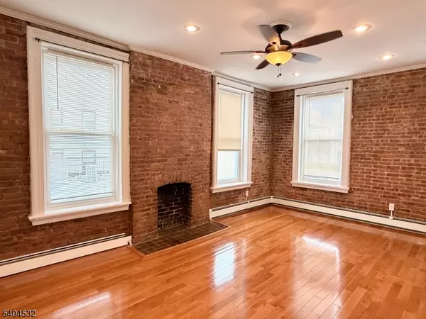 Montclair Twp., NJ 07042,10 Depot Sq #2R