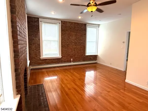 Montclair Twp., NJ 07042,10 Depot Sq #2R