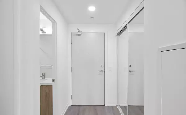 Toronto C03, ON M5P 0A6,2020 Bathurst ST #331