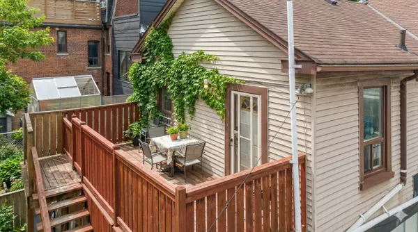 Toronto C08, ON M5A 2A2,345 Dundas ST E #Upper