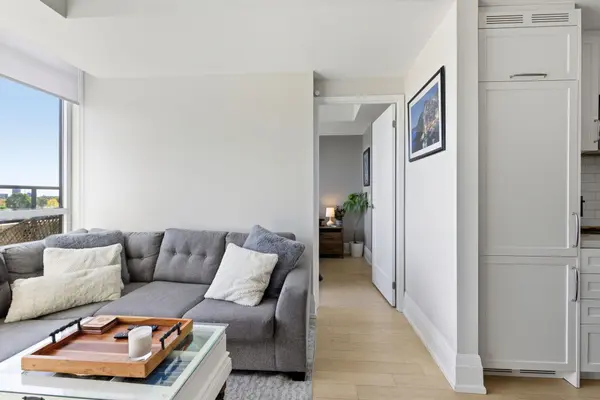 Toronto C11, ON M4G 0C1,25 Malcolm RD #606