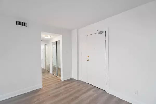 Toronto C03, ON M4V 2J5,484 Avenue RD #1006