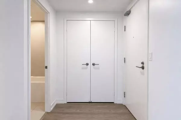 Toronto C01, ON M6K 3S4,19 Western Battery RD #3219